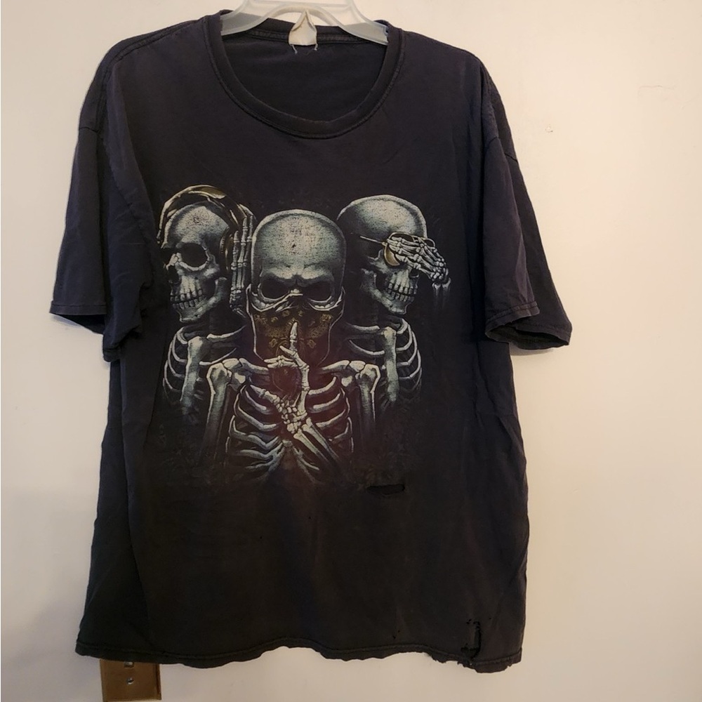 Y2k Graphic skull T-Shirt well Worn size mens xl